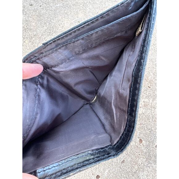 Patricia Nash Newspaper Print Reiti Wallet - Picture 7 of 12